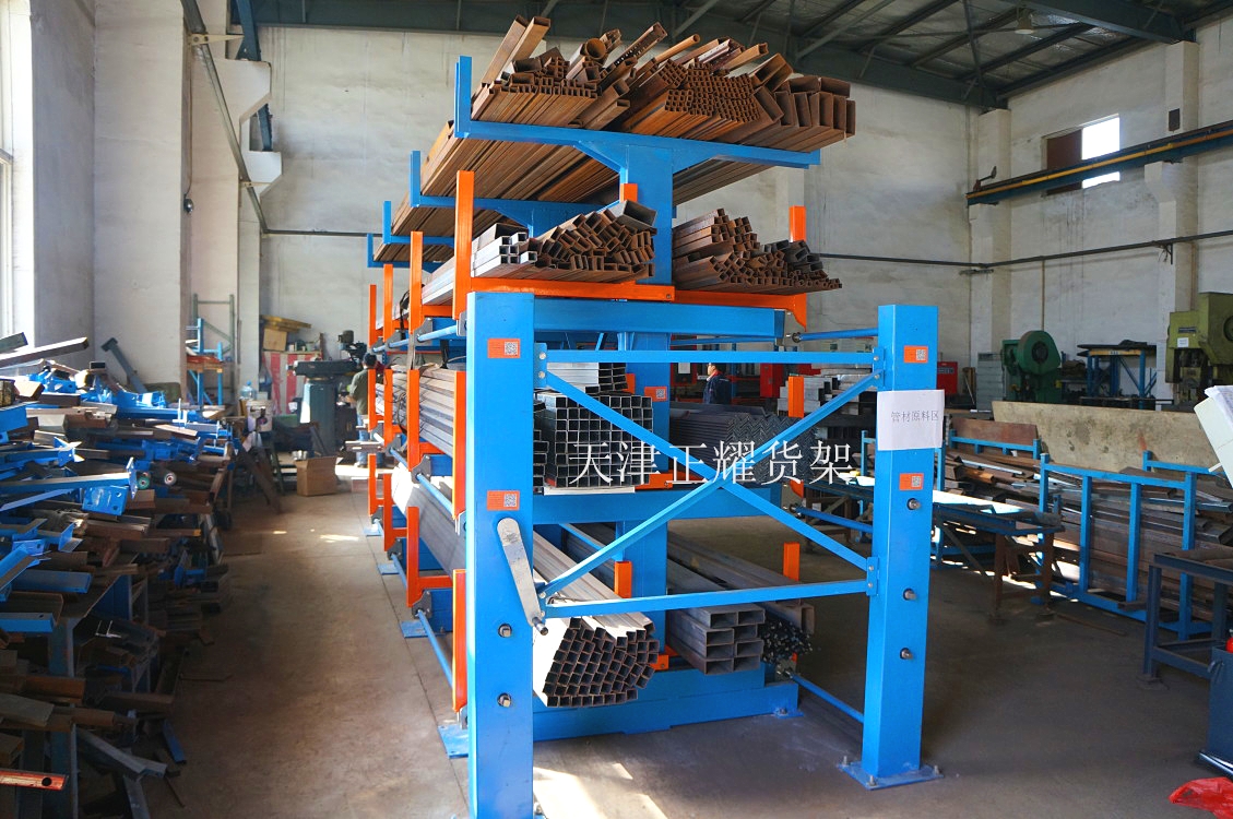 杭州钢材货架分类存放不同的钢材，存取方便，节省占地空间，提高存储量。